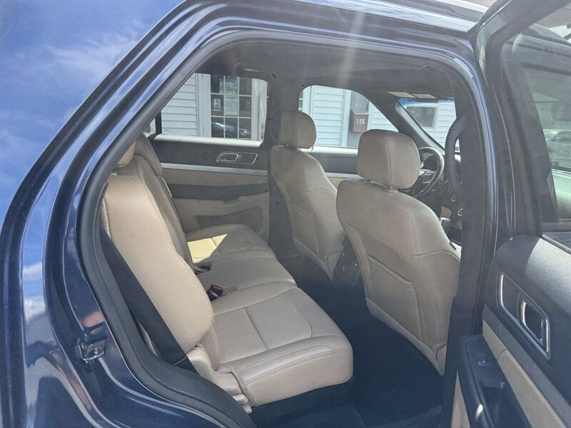Used 2016 Ford Explorer XLT w/ Equipment Group 202A AWD/4WD image 14