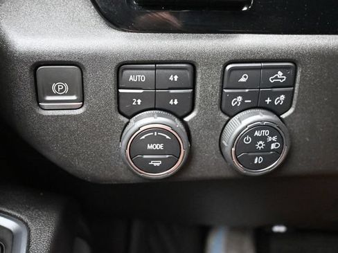 Used 2024 Chevrolet Silverado 2500 High Country w/ High Country Premium Package AWD/4WD image 9