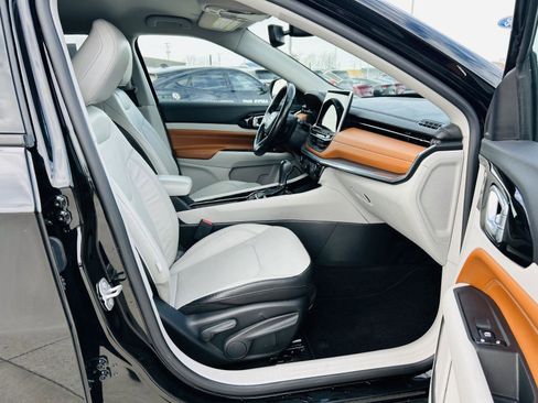 Used 2022 Jeep Compass Limited image 29