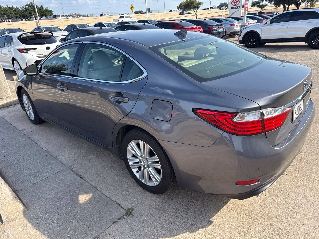 Used 2015 Lexus ES 350 w/ Premium Package FWD image 6