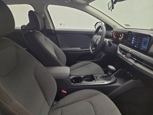 Used 2025 Kia K4 LXS image 21