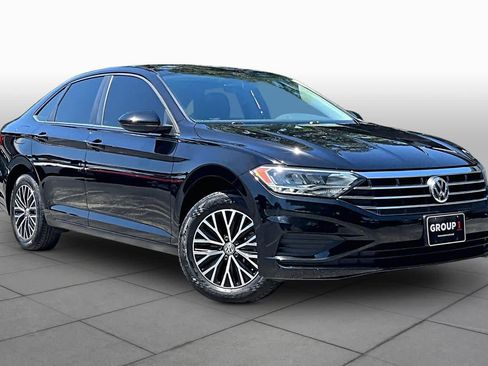 Used 2021 Volkswagen Jetta SE FWD image 3