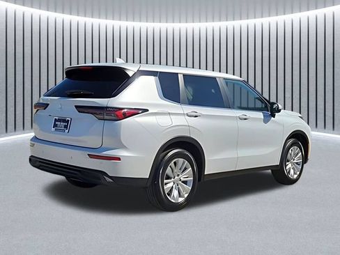 New 2026 Mitsubishi Outlander ES FWD image 6