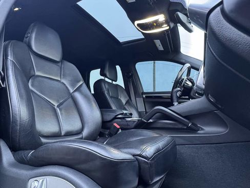 Used 2017 Porsche Cayenne Platinum Edition w/ Premium Package (PJV) image 32