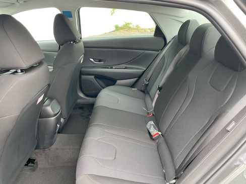 Used 2025 Hyundai Elantra SE image 47