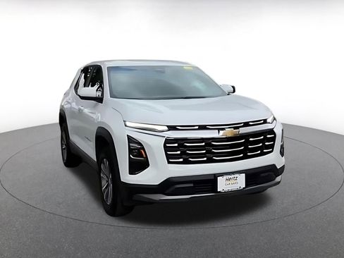 Used 2025 Chevrolet Equinox LT image 3