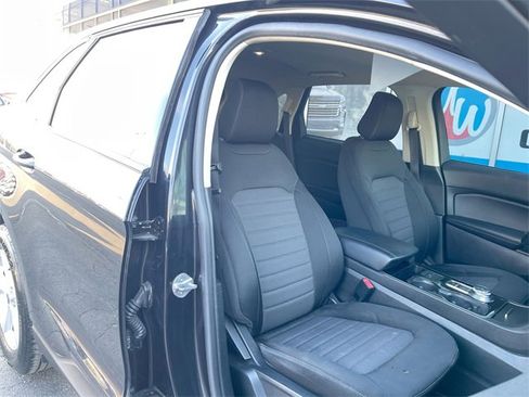 Used 2020 Ford Edge SE image 26