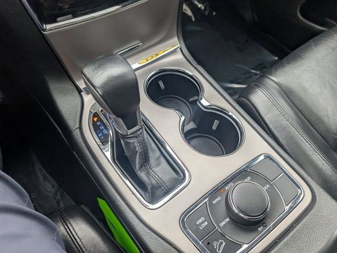 Used 2019 Jeep Grand Cherokee Limited image 24