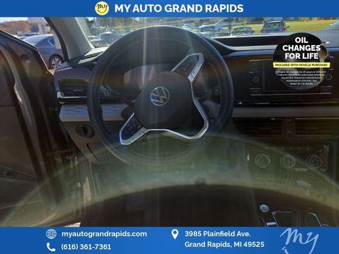 Used 2023 Volkswagen Taos S image 13