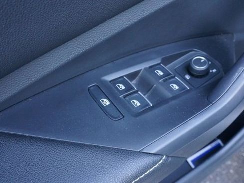 Certified 2023 Volkswagen Jetta SE w/ Panoramic Sunroof Package image 30