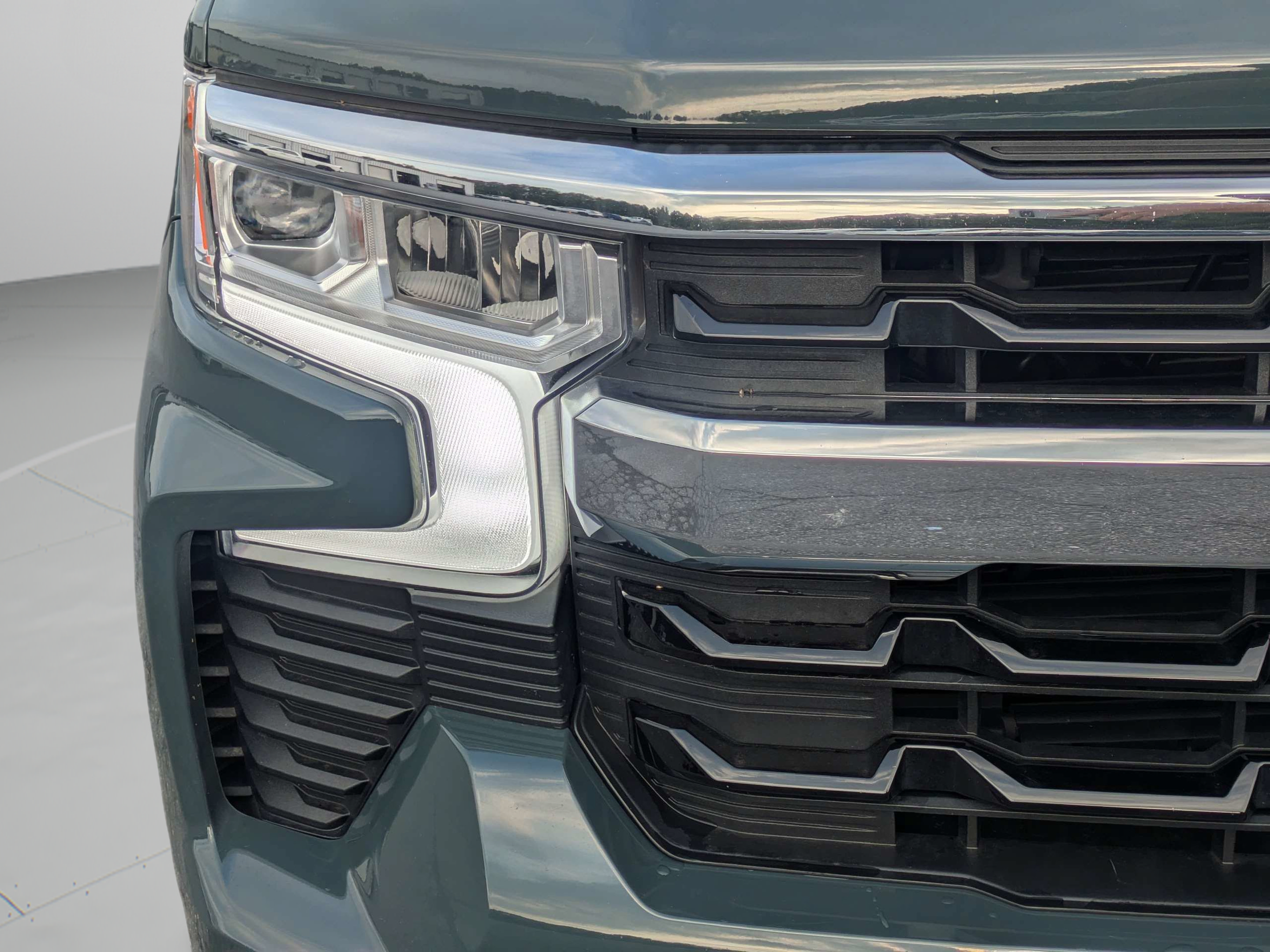 Used 2025 Chevrolet Silverado 1500 LT AWD/4WD image 30
