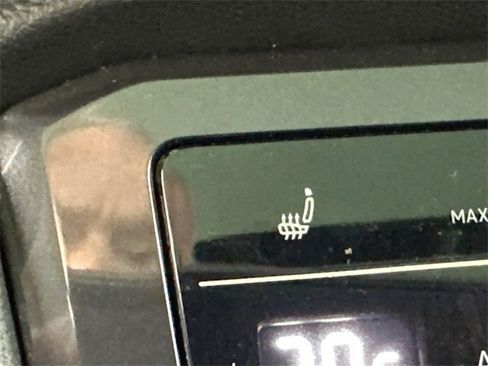 Used 2022 Volkswagen Tiguan SE image 18