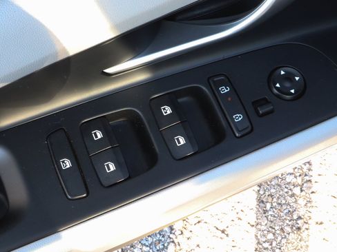 Used 2024 Hyundai Elantra Limited FWD image 16