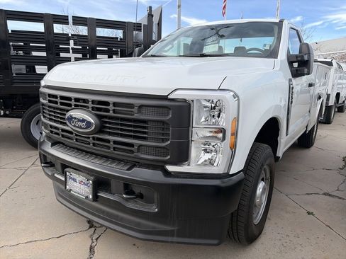 Used 2025 Ford F250 XLT image 3