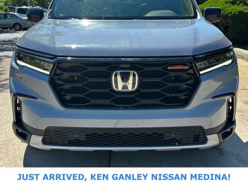 Used 2023 Honda Pilot TrailSport image 8