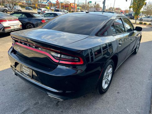 Used 2019 Dodge Charger SXT image 8