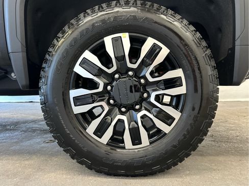 New 2025 GMC Sierra 2500 Denali Ultimate image 14