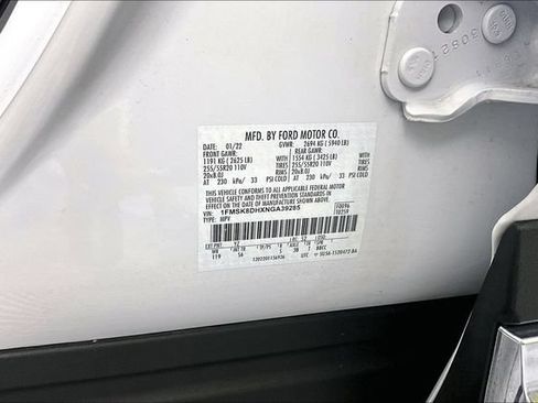 Used 2022 Ford Explorer XLT w/ Equipment Group 202A AWD/4WD image 31