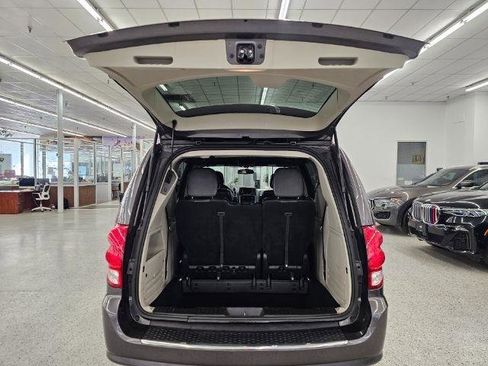 Used 2018 Dodge Grand Caravan SXT image 39