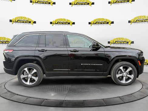 New 2026 Jeep Grand Cherokee Limited w/ Luxury Tech Group II RWD image 6
