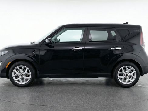 Used 2025 Kia Soul LX w/ LX Technology Package image 5
