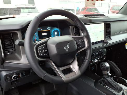 New 2025 Ford Bronco Badlands image 5