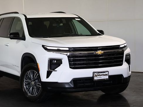 Used 2024 Chevrolet Traverse LT FWD image 6