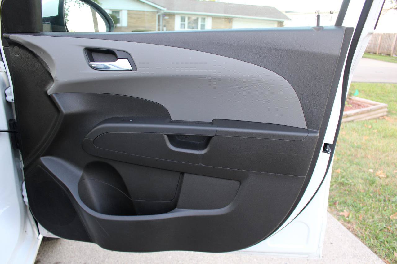 Used 2018 Chevrolet Sonic LT FWD image 35