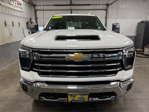 Used 2025 Chevrolet Silverado 3500 LTZ w/ LTZ Plus Package image 2