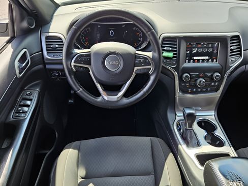 Used 2020 Jeep Grand Cherokee Laredo AWD/4WD image 11