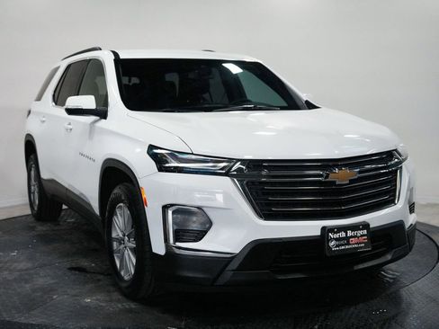 Used 2022 Chevrolet Traverse LT w/ LPO, Floor Liner Package AWD/4WD image 3