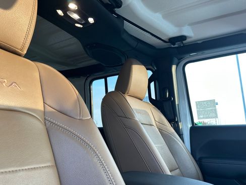 Used 2022 Jeep Wrangler Unlimited Sahara w/ Safety Group image 17