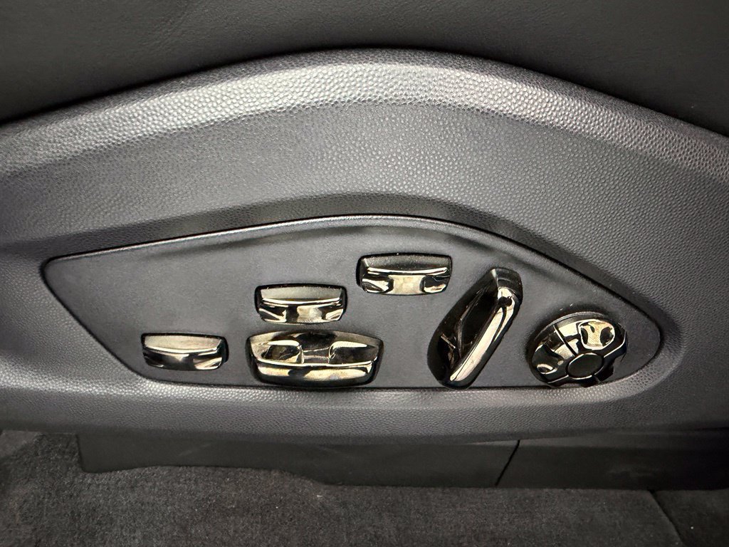 Certified 2026 Porsche Cayenne Turbo AWD/4WD image 25