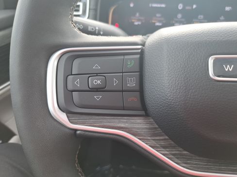 Used 2024 Jeep Wagoneer Series II w/ Premium Group I AWD/4WD image 19