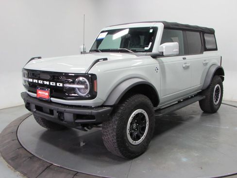 Certified 2021 Ford Bronco Outer Banks w/ Sasquatch Package AWD/4WD image 3