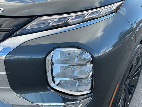 New 2026 Mitsubishi Outlander SE FWD image 9