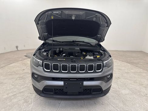Used 2023 Jeep Compass Latitude AWD/4WD image 9