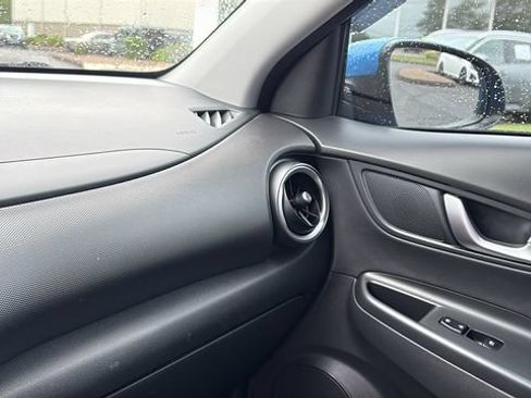Used 2022 Hyundai Kona Limited AWD/4WD image 21