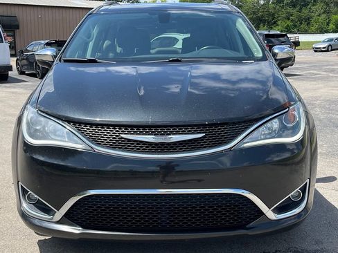 Used 2017 Chrysler Pacifica Limited w/ UConnect Theater Package FWD image 3