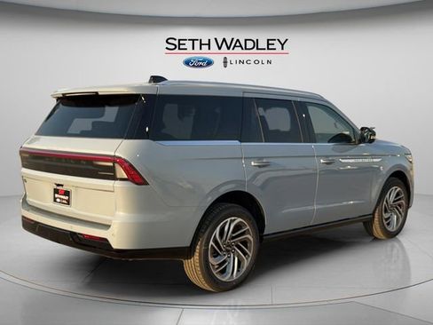 New 2026 Lincoln Navigator Reserve image 5