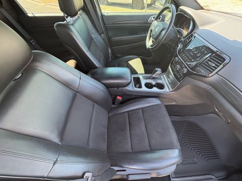 Used 2020 Jeep Grand Cherokee Altitude RWD image 11