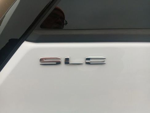 Used 2024 GMC Terrain SLE w/ Driver Convenience Package image 33