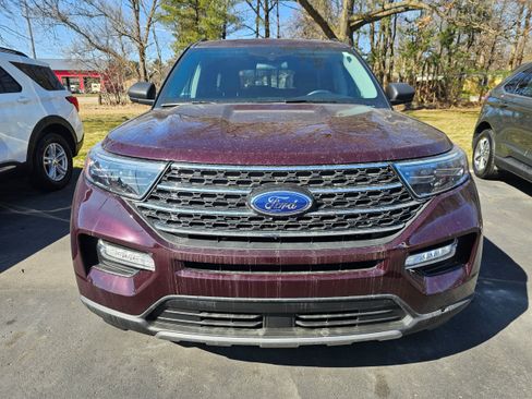 Used 2022 Ford Explorer XLT w/ Equipment Group 202A AWD/4WD image 3