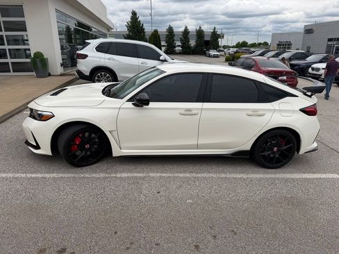 Used 2024 Honda Civic Type R image 3