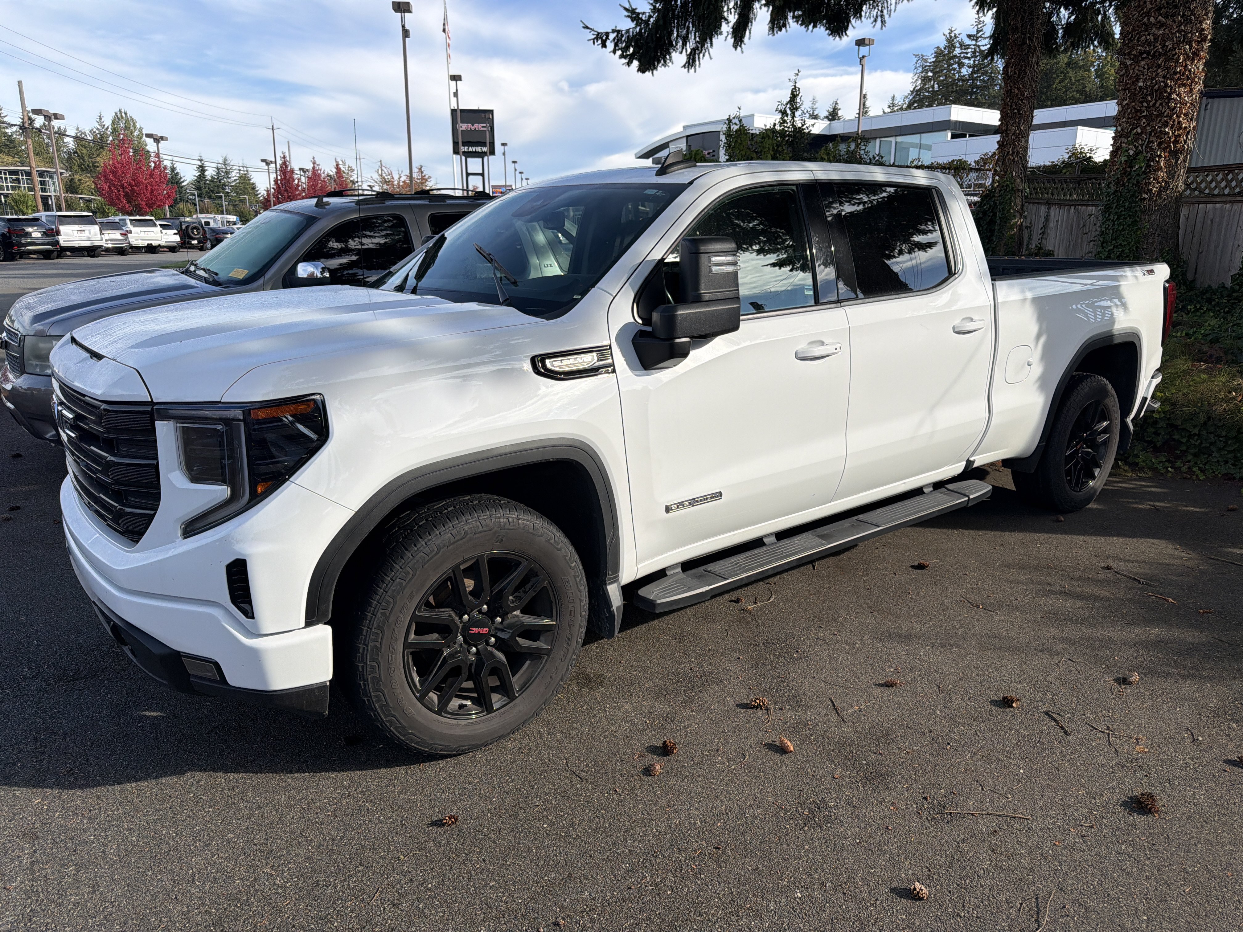 Used 2023 GMC Sierra 1500 Elevation AWD/4WD image 1