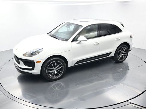 Used 2025 Porsche Macan image 38