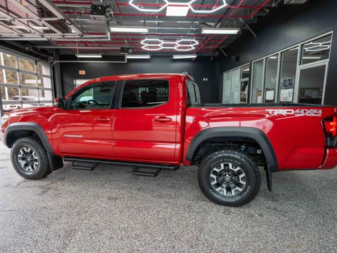 Used 2019 Toyota Tacoma TRD Off-Road image 2