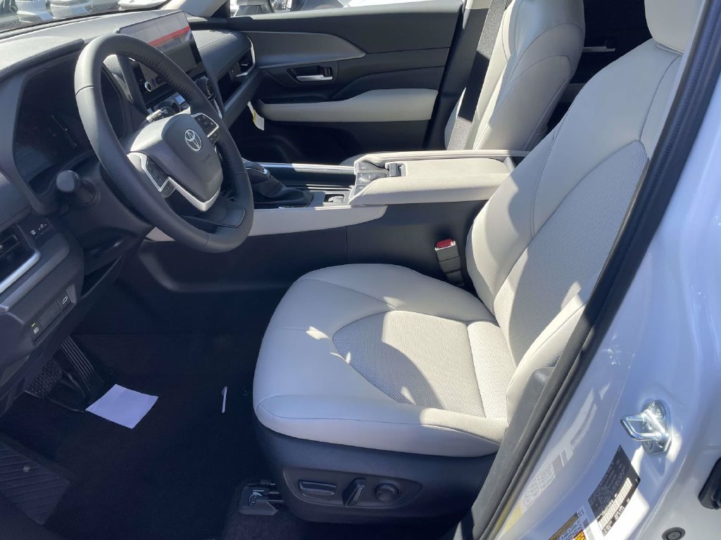 New 2026 Toyota Grand Highlander XLE FWD image 11