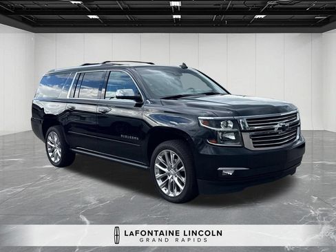 Used 2019 Chevrolet Suburban Premier w/ Premier Plus Edition AWD/4WD image 7