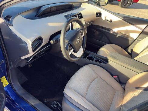 Used 2017 Toyota Prius Two image 11